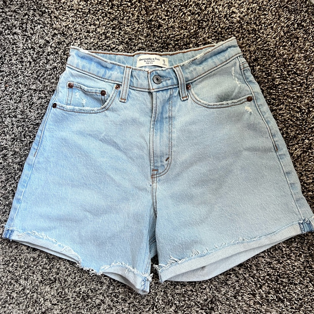 Abercrombie Curve Love Dad Shorts (2024)